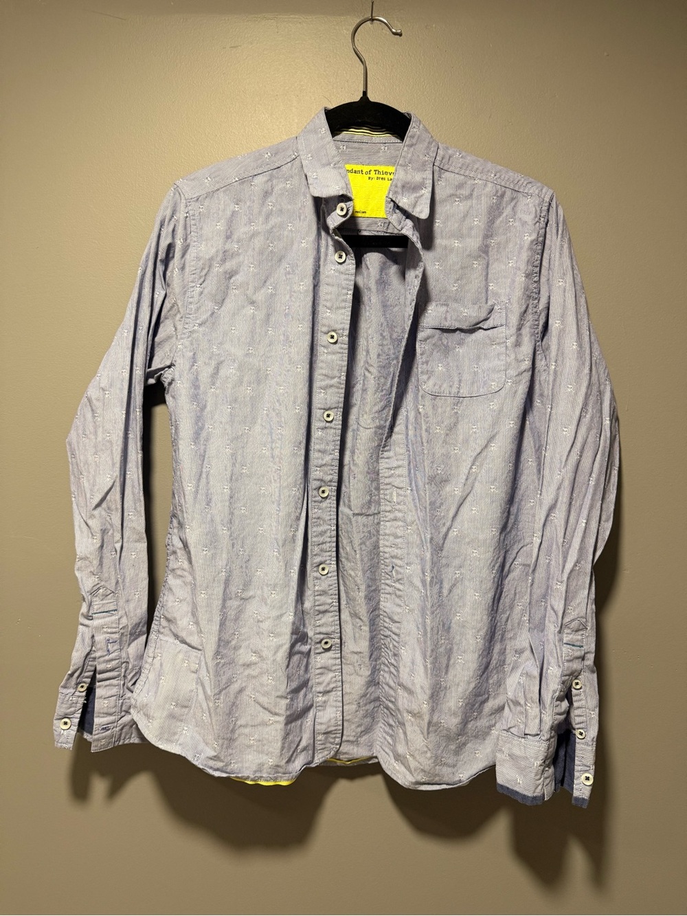 Men's Casual Light Blue Button-Down Shirt with Chest Pocket